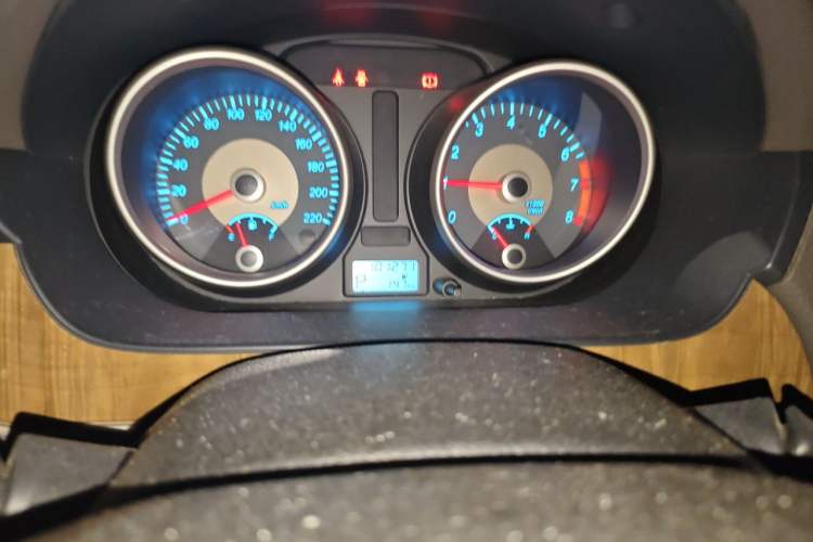 Used Buick Excelle 2015 1.5L Automatic Classic Model Odometer Close Up