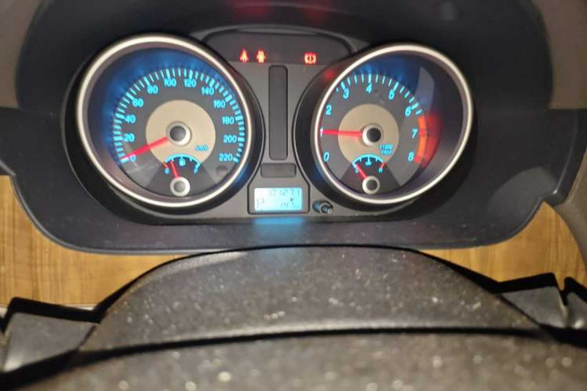 Used Buick Excelle 2015 1.5L Automatic Classic Model Odometer Close Up