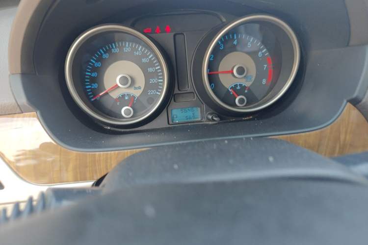 Used Buick Excelle 2015 1.5L Automatic Classic Model Odometer Close Up