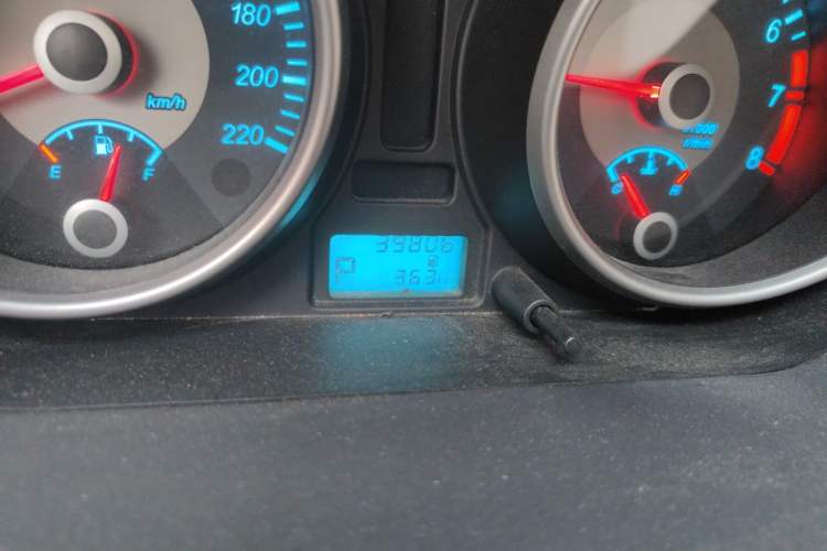 Used Buick Excelle 2015 1.5L Automatic Classic Model Odometer Close Up