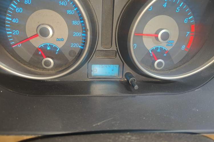 Used Buick Excelle 2015 1.5L Automatic Classic Model Odometer Close Up