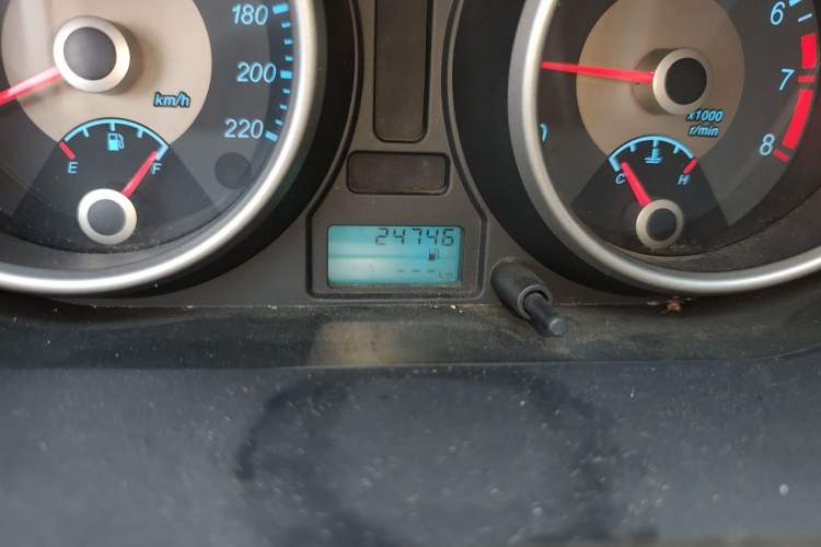 Used Buick Excelle 2015 1.5L Manual Classic Trim Odometer Close Up