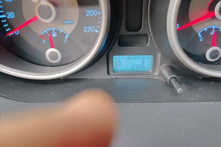 Used Buick Excelle 2015 1.5L Automatic Classic Model Odometer Close Up