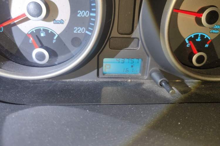 Used Buick Excelle 2015 1.5L Automatic Classic Model Odometer Close Up