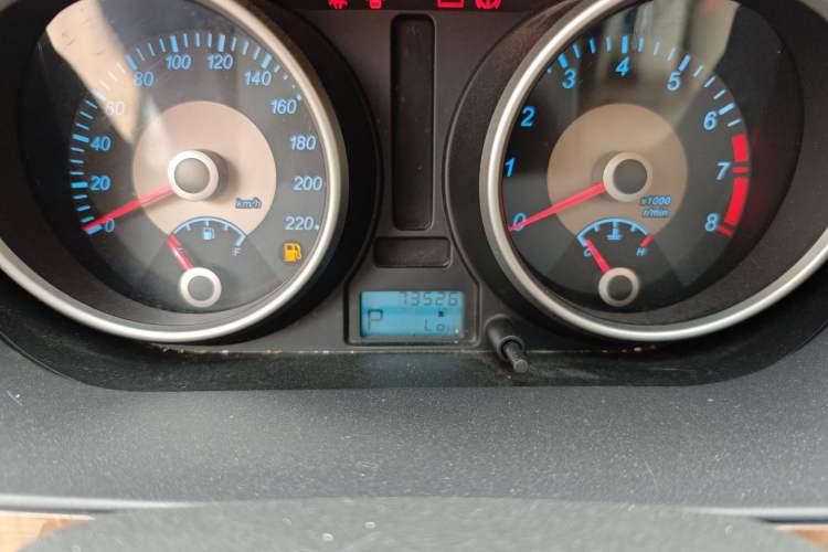 Used Buick Excelle 2015 1.5L Automatic Classic Model Odometer Close Up