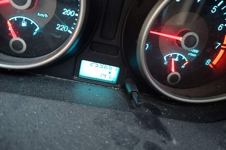 Used Buick Excelle 2015 1.5L Manual Classic Trim Odometer Close Up