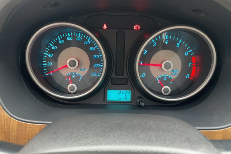 Used Buick Excelle 2015 1.5L Manual Classic Trim Odometer Close Up