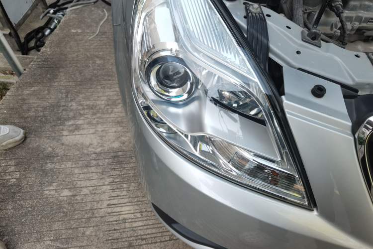 Used Buick Excelle 2015 1.5L Automatic Classic Model Right Front Headlight