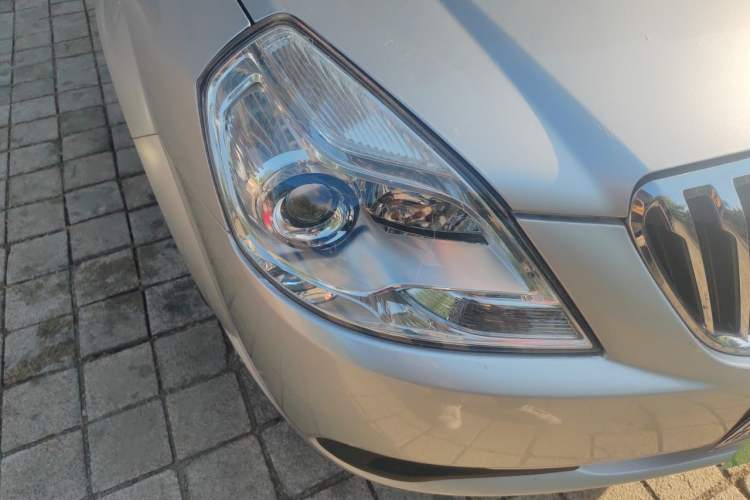 Used Buick Excelle 2015 1.5L Automatic Classic Model Right Front Headlight