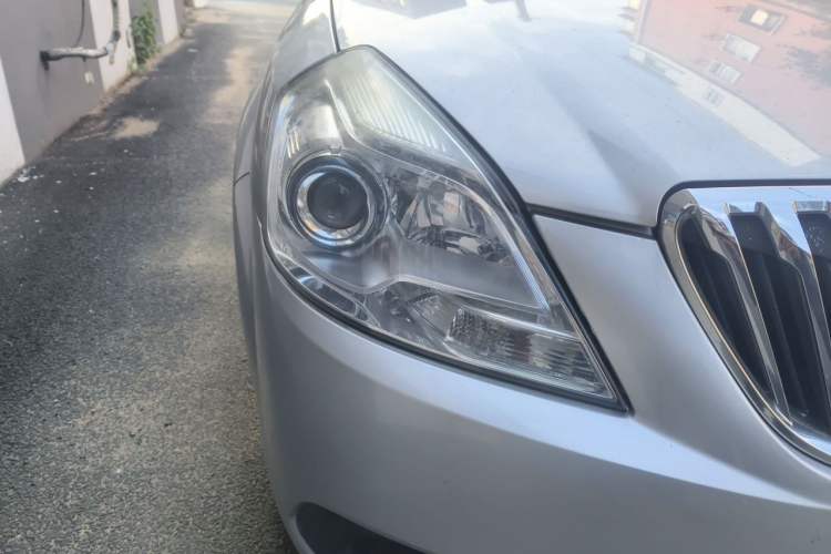 Used Buick Excelle 2015 1.5L Manual Classic Trim Right Front Headlight
