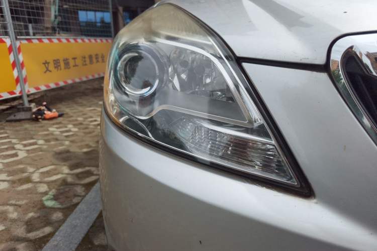 Used Buick Excelle 2015 1.5L Automatic Classic Model Right Front Headlight
