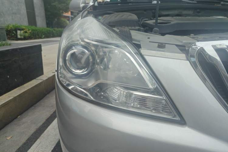 Used Buick Excelle 2015 1.5L Automatic Classic Model Right Front Headlight