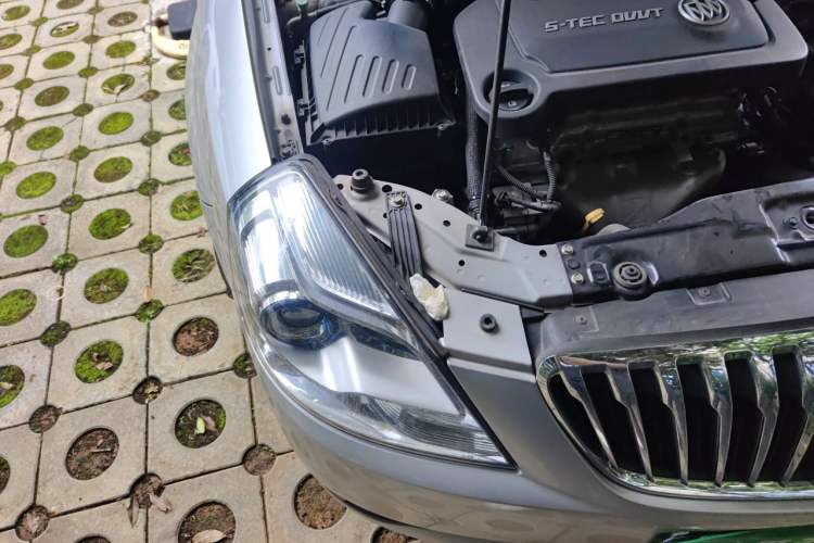 Used Buick Excelle 2015 1.5L Automatic Classic Model Right Front Headlight
