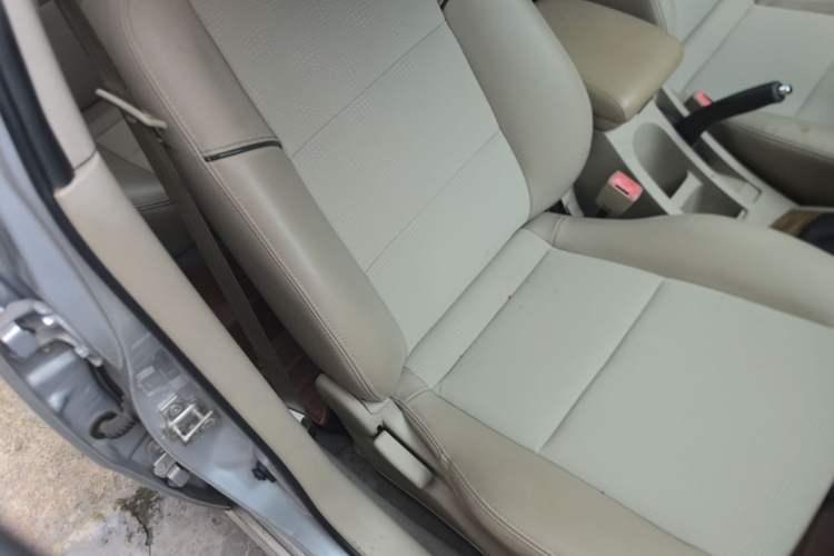 Used Buick Excelle 2015 1.5L Manual Classic Trim Right Front Seat