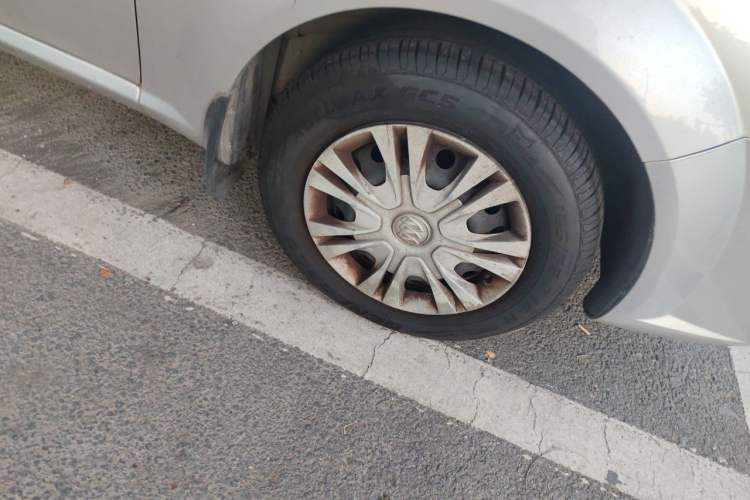 Used Buick Excelle 2015 1.5L Automatic Classic Model Right Front Wheel Hub