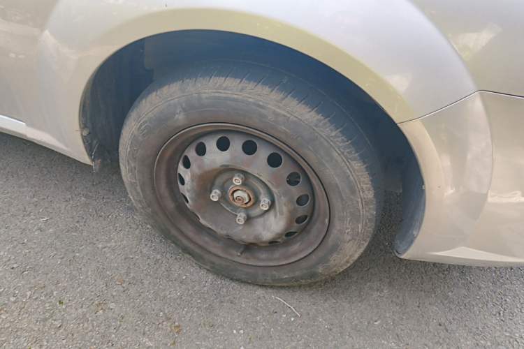 Used Buick Excelle 2015 1.5L Manual Classic Trim Right Front Wheel Hub