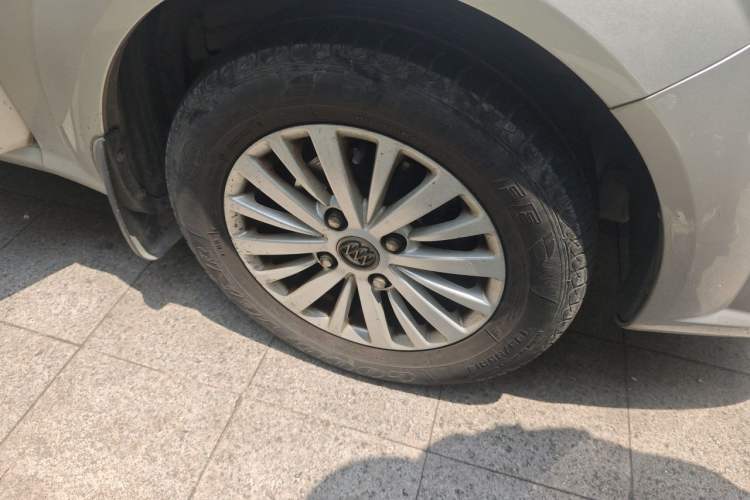 Used Buick Excelle 2015 1.5L Manual Classic Trim Right Front Wheel Hub