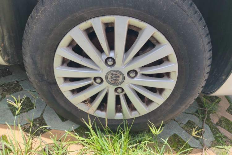 Used Buick Excelle 2015 1.5L Manual Classic Trim Right Front Wheel Hub