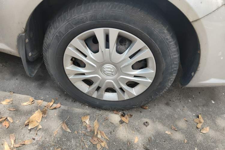 Used Buick Excelle 2015 1.5L Automatic Classic Model Right Front Wheel Hub