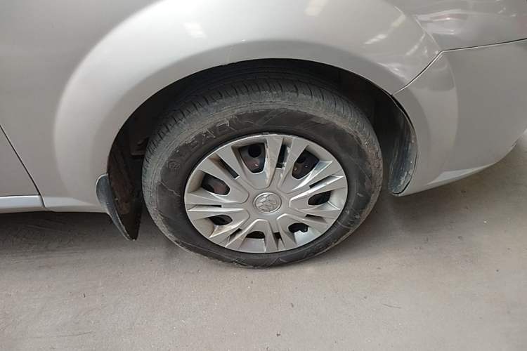 Used Buick Excelle 2015 1.5L Manual Classic Trim Right Front Wheel Hub
