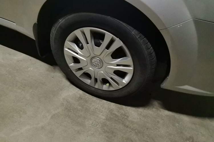 Used Buick Excelle 2015 1.5L Automatic Classic Model Right Front Wheel Hub