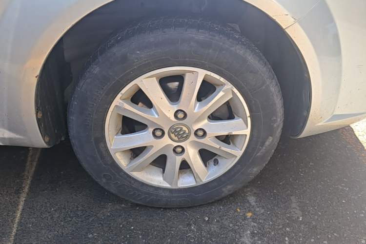 Used Buick Excelle 2015 1.5L Automatic Classic Model Right Front Wheel Hub