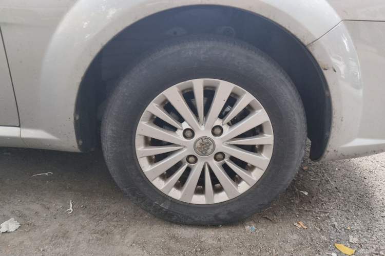 Used Buick Excelle 2015 1.5L Manual Classic Trim Right Front Wheel Hub