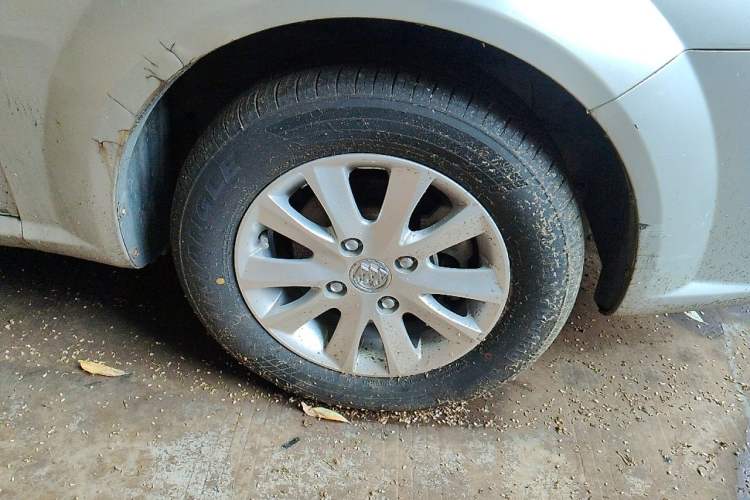 Used Buick Excelle 2015 1.5L Manual Classic Trim Right Front Wheel Hub