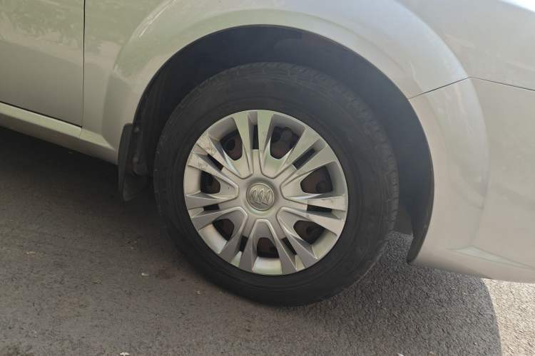 Used Buick Excelle 2015 1.5L Automatic Classic Model Right Front Wheel Hub