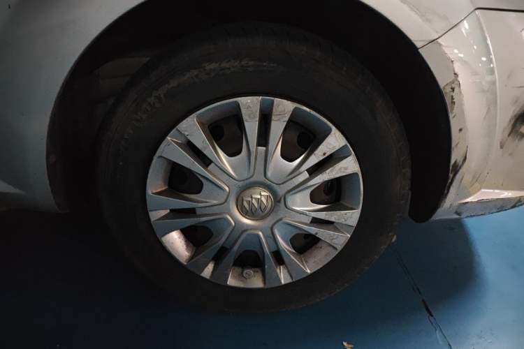 Used Buick Excelle 2015 1.5L Automatic Classic Model Right Front Wheel Hub