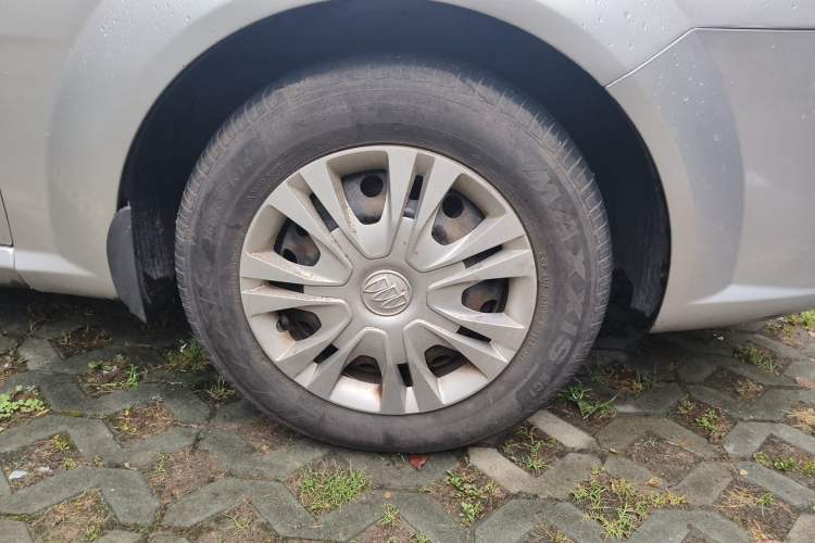Used Buick Excelle 2015 1.5L Automatic Classic Model Right Front Wheel Hub