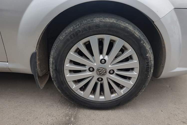 Used Buick Excelle 2015 1.5L Automatic Luxury Edition Right Front Wheel Hub