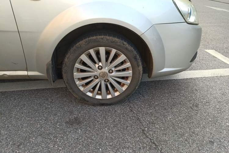 Used Buick Excelle 2015 1.5L Manual Luxury Model Right Front Wheel Hub