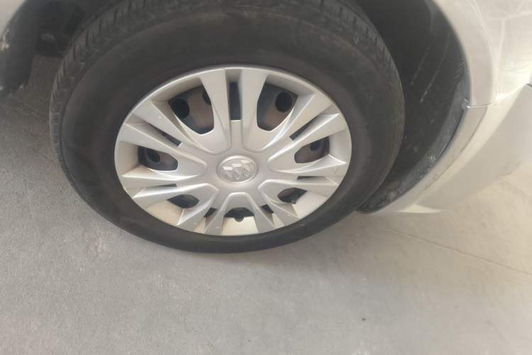 Used Buick Excelle 2015 1.5L Automatic Classic Model Right Front Wheel Hub