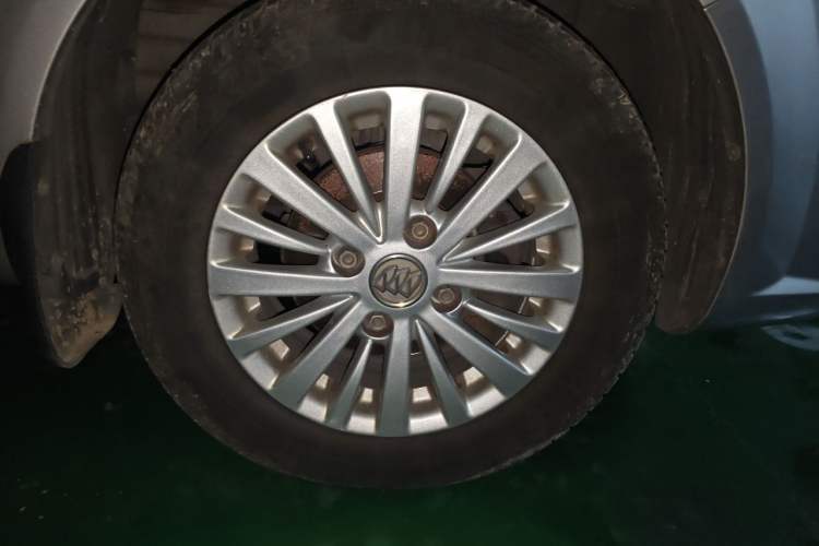 Used Buick Excelle 2015 1.5L Automatic Classic Model Right Front Wheel Hub