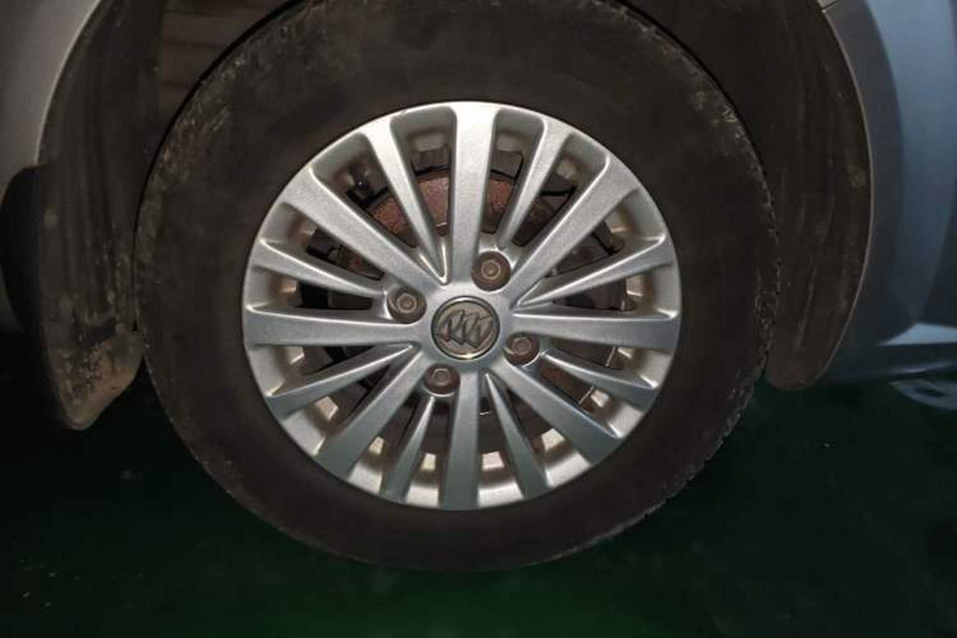 Used Buick Excelle 2015 1.5L Automatic Classic Model Right Front Wheel Hub