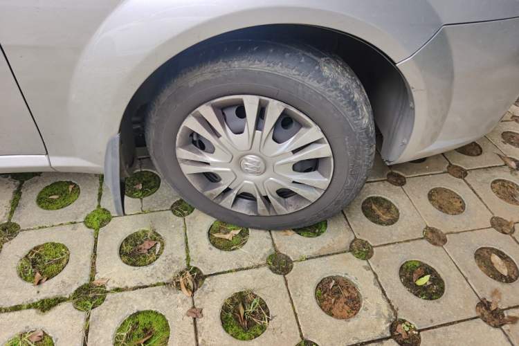 Used Buick Excelle 2015 1.5L Automatic Classic Model Right Front Wheel Hub