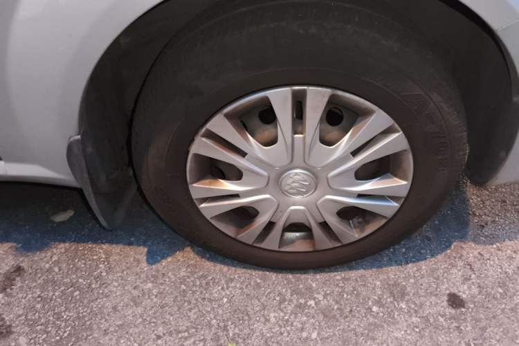 Used Buick Excelle 2015 1.5L Automatic Classic Model Right Front Wheel Hub