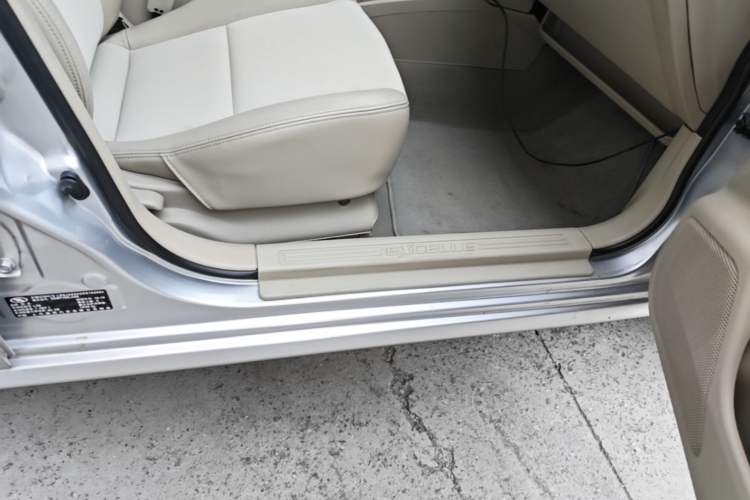 Used Buick Excelle 2015 1.5L Automatic Classic Model Right Side Sill