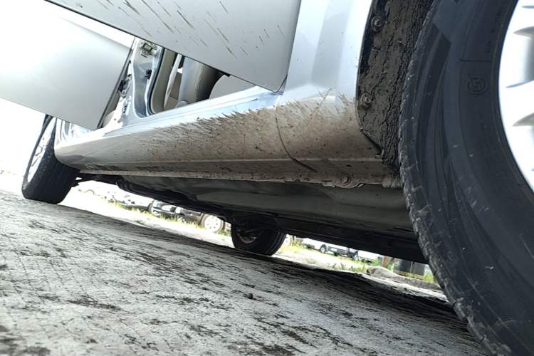 Used Buick Excelle 2015 1.5L Manual Classic Trim Right Side Sill