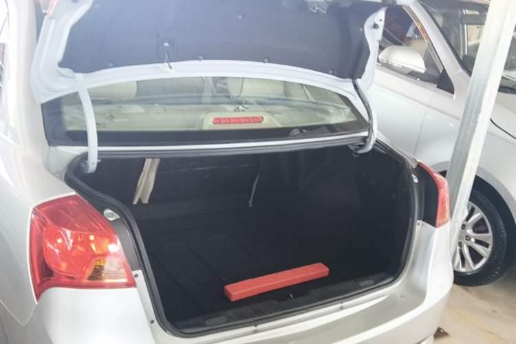 Used Buick Excelle 2015 1.5L Automatic Classic Model Trunk