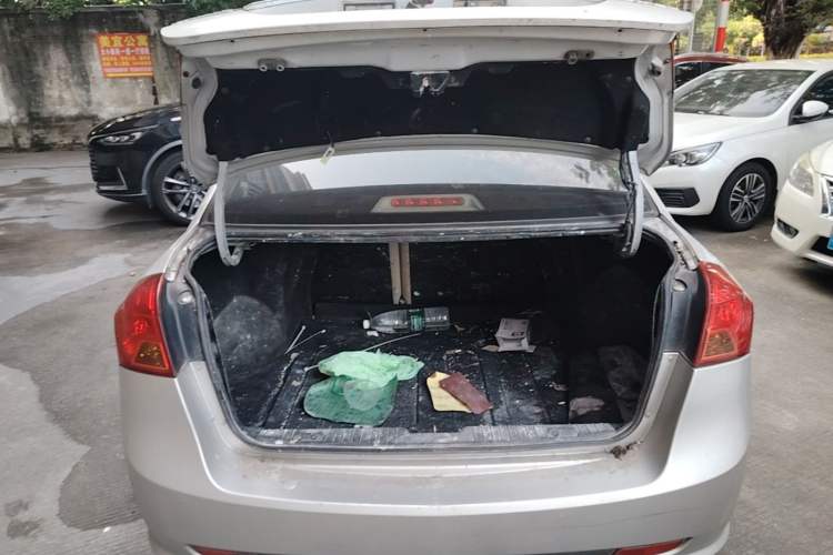 Used Buick Excelle 2015 1.5L Manual Classic Trim Trunk