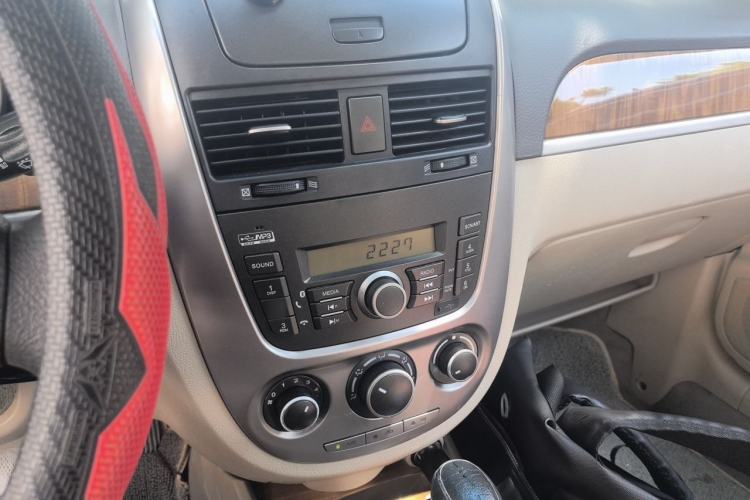 Used Buick Excelle 2015 1.5L Automatic Classic Model Audio And AC Panel
