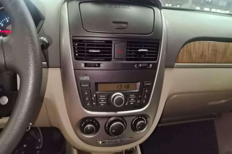 Used Buick Excelle 2015 1.5L Automatic Classic Model Audio And AC Panel