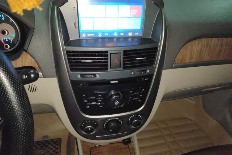 Used Buick Excelle 2015 1.5L Manual Classic Trim Audio And AC Panel