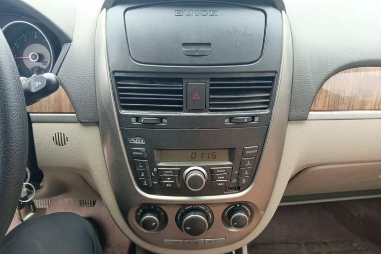 Used Buick Excelle 2015 1.5L Manual Classic Trim Audio And AC Panel