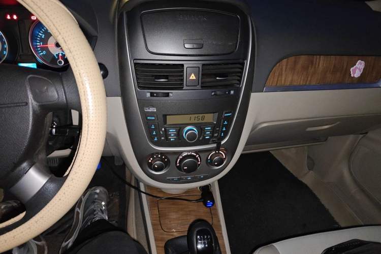 Used Buick Excelle 2015 1.5L Manual Classic Trim Audio And AC Panel
