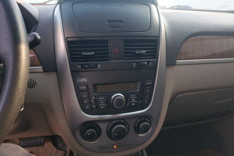 Used Buick Excelle 2015 1.5L Automatic Classic Model Audio And AC Panel