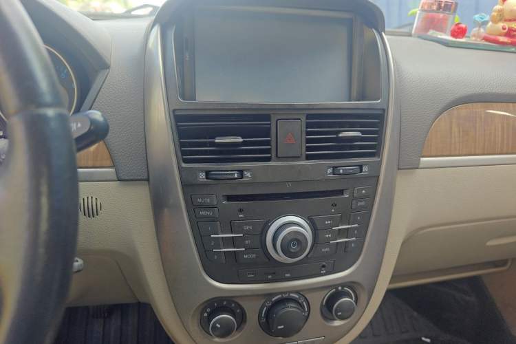 Used Buick Excelle 2015 1.5L Manual Luxury Model Audio And AC Panel