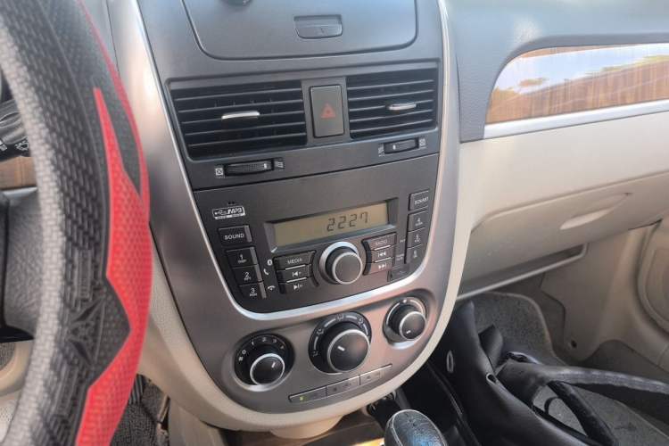 Used Buick Excelle 2015 1.5L Automatic Classic Model Audio And AC Panel